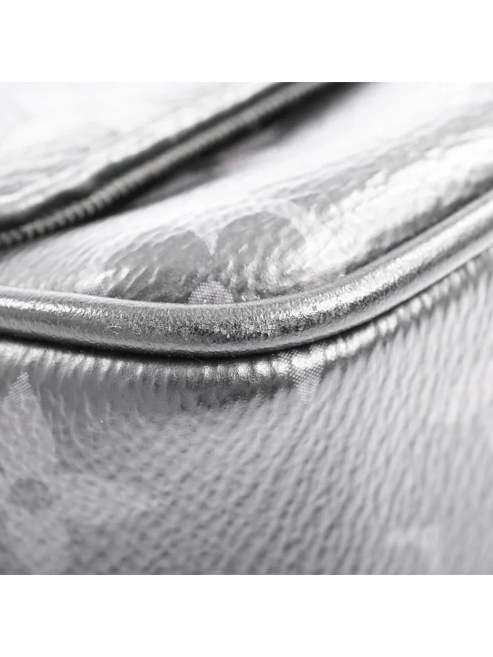 Louis Vuitton Shoulder Bag District
